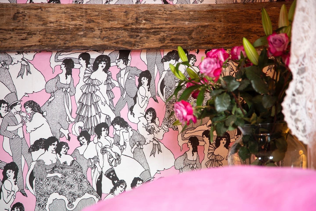 boudoir-ny-wallpaper-pink-retro-men-women-black-white-drawings