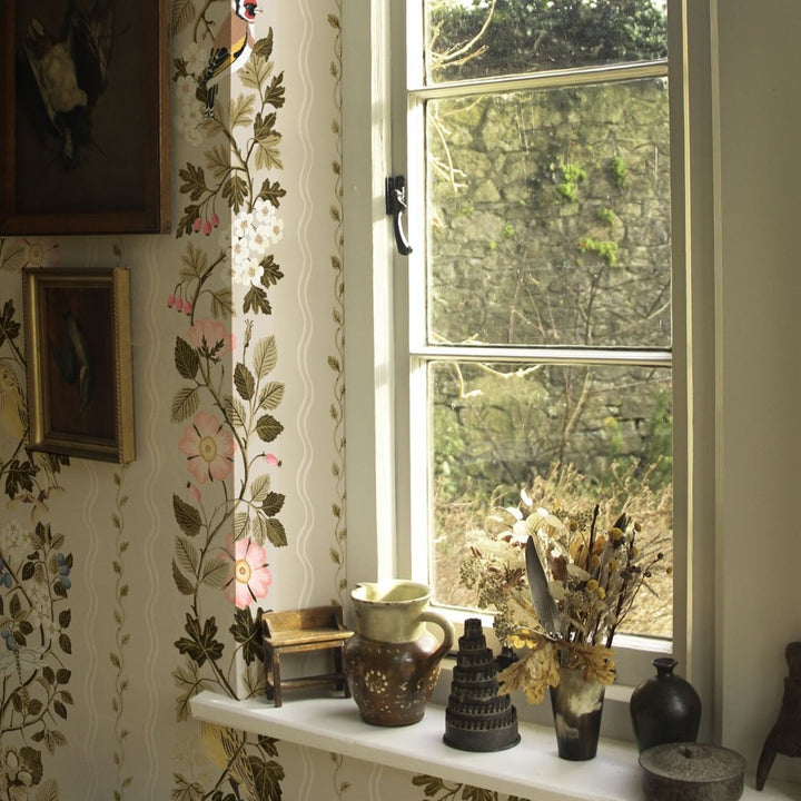 Studio-le-cocq-hedgerows-wallpaper-bracken-soft-beige-greige-striped-country-style-cottage-wallpaper-birds-roses-vines-leaves