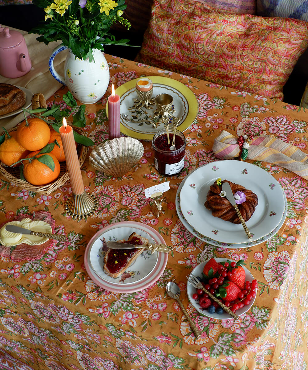 marigold-double-throw-table-linen-with-matching-tote-bag-doing-goods-fair-trade-hand-block-printed-india-table-linen-kitchen-table