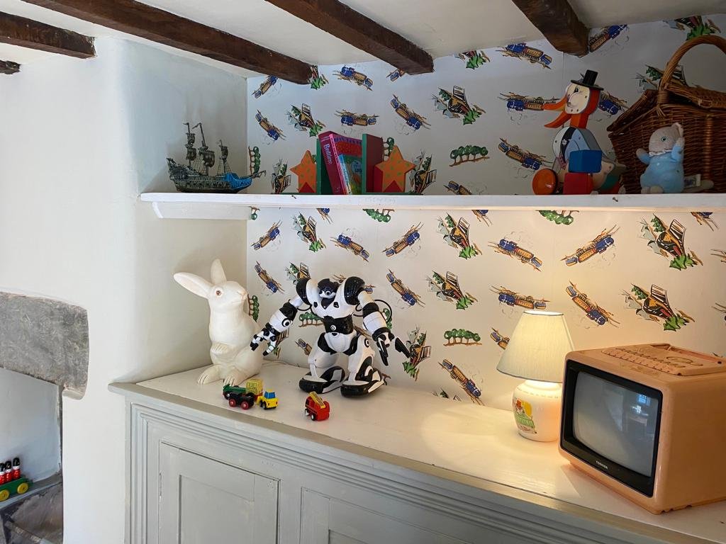 santa-fe-train-wallpaper-childrens-playroom-bedroom