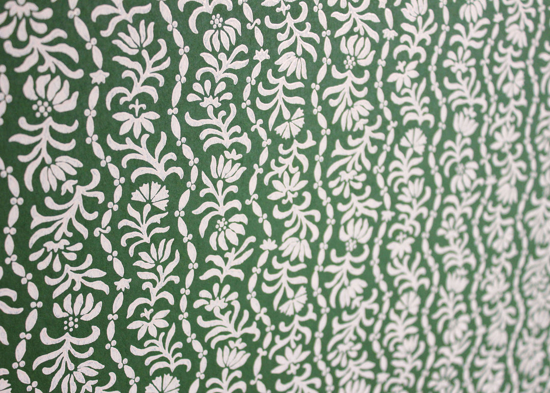 ellen-merchant-block-printed-wallpaper-green-emerald-posy-ditsy-printed-wallpaper