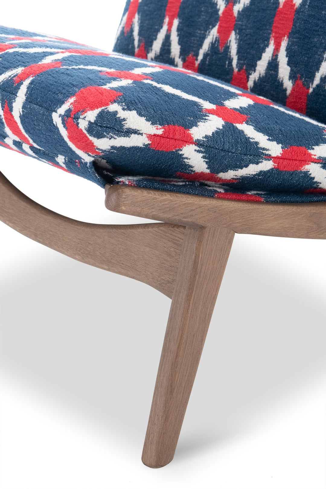 mind-the-gap-red-blue-white-jacquard-design-woven-fabric-stylish-chair-luxury-furniture-designer-high-end-wooden-frame