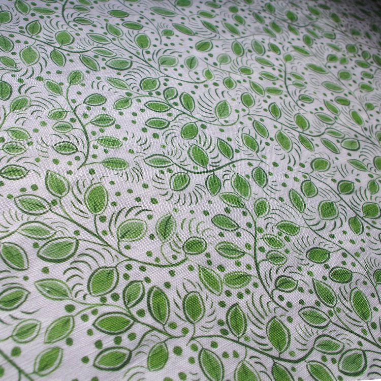 Lowri-Linen-Little-Leaves-leaf-leaves-printed-fabrics-trailong-vine-print-green-white-textile-upholstry-fabric-british-textiles