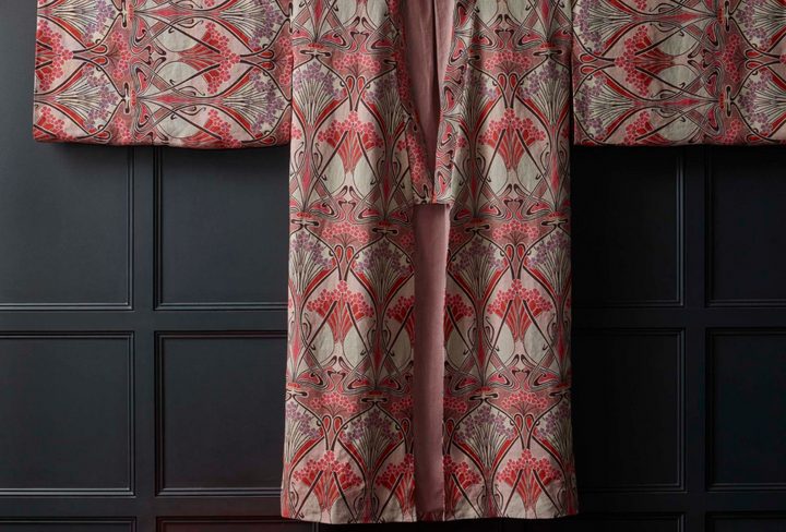 liberty-fabrics-interiors-ianthe-bloom-multi-ladbroke-linen-heritage-floral-repeat-design-100%-linen