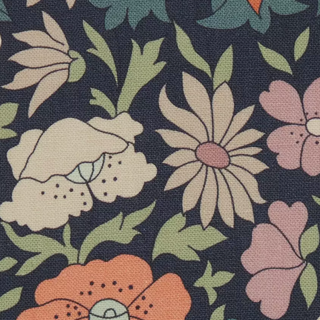 liberty-fabrics-interiors-poppy-meadowfields-landsdowne-linen-dainty-daisy-flowers