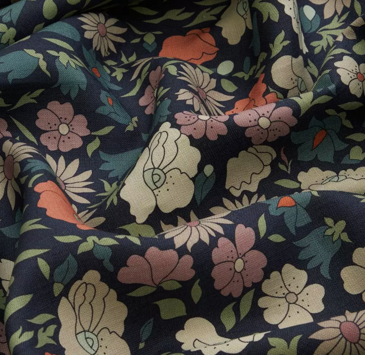 liberty-fabrics-interiors-poppy-meadowfields-landsdowne-linen-dainty-daisy-flowers