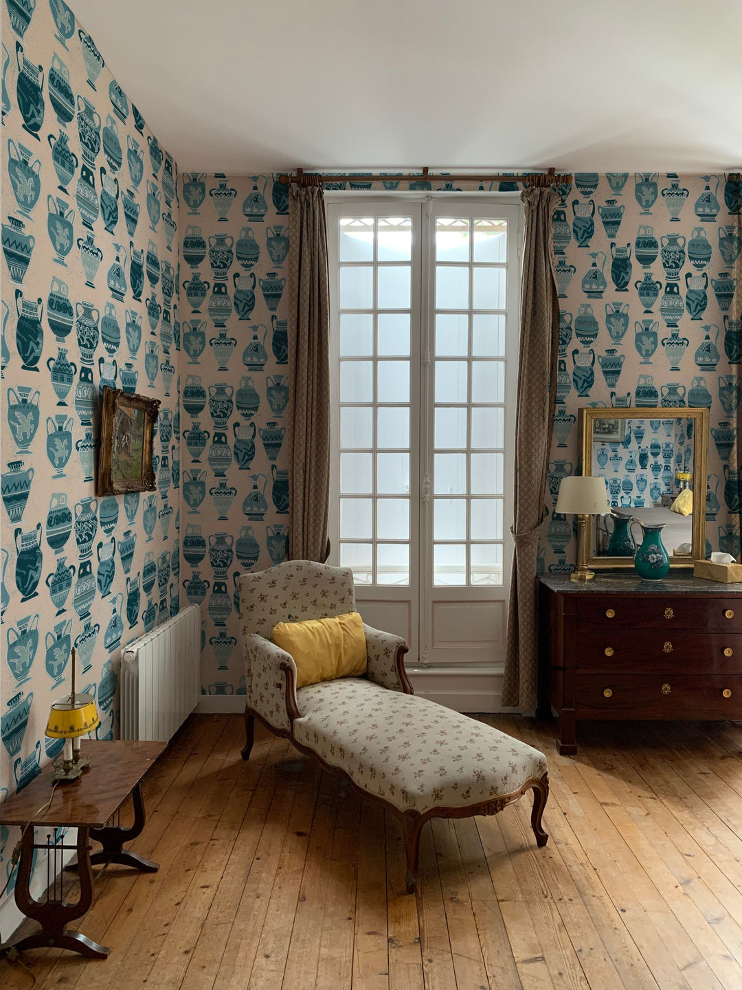 annika-reed-studio-a-muggle-of-jugs-greek-pottery-ancient-designs-motif-mystical-blue-hand-block-printed-wallpaper-bespoke-design-vinatge-bedroom-wallpaper-all-walls