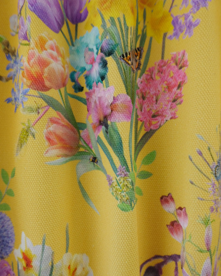 bauldry-botanicals-optimism-renewed-100%-organic-cotton-hopsack-fabric-grouped-flowers-floral-print-british-designer-colourful-interiors-inspired-by-nature