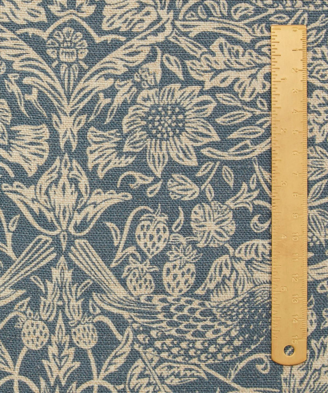 liberty-fabric-interiors-ladbroke-linen-one-colour-strawberry-thief-strawberry-meadowfield-mondern-archive-william-morris-original-design