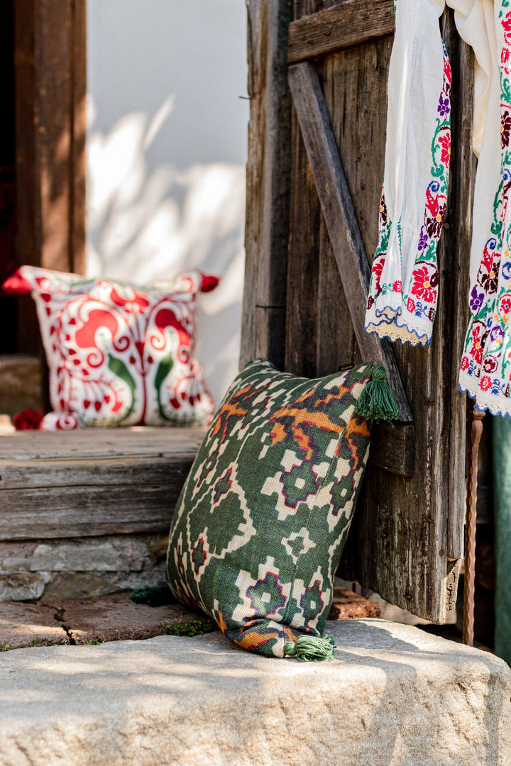 mind-the-gap-zold-linen-cushion-green-orange-cream-tassel-pattern-cushion-barn-doors